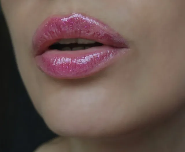 Wild Fuchsia - lip gloss & plumper - 9 ml – foto 5